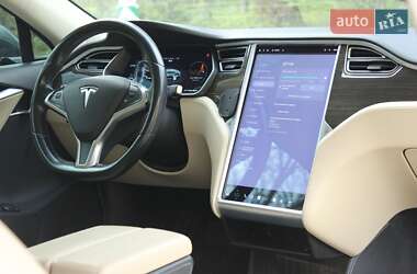 Лифтбек Tesla Model S 2015 в 