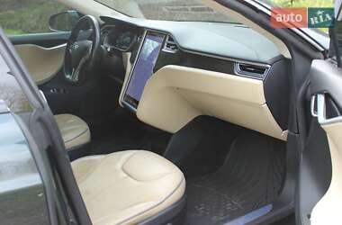 Лифтбек Tesla Model S 2015 в 