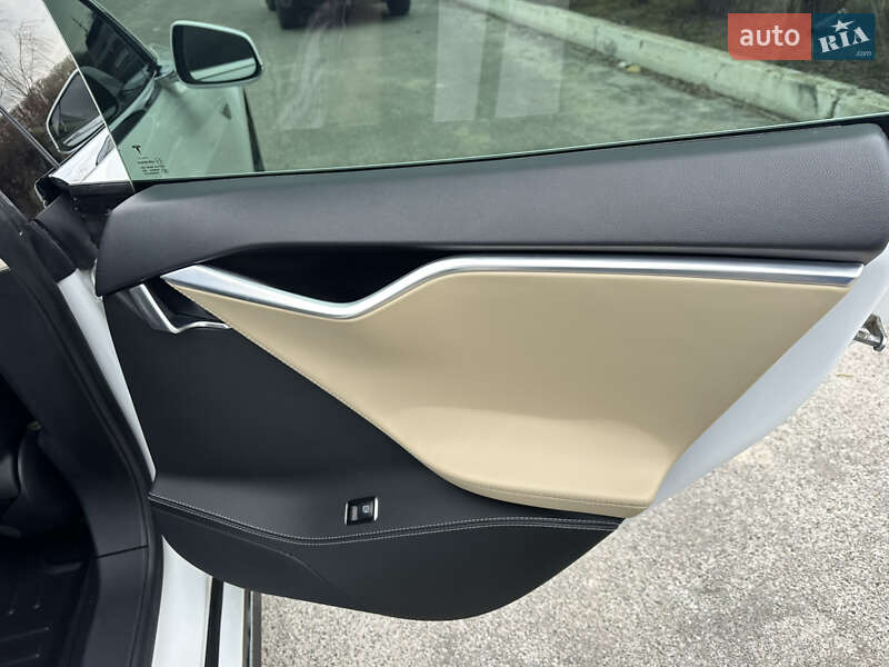 Лифтбек Tesla Model S 2013 в Киеве
