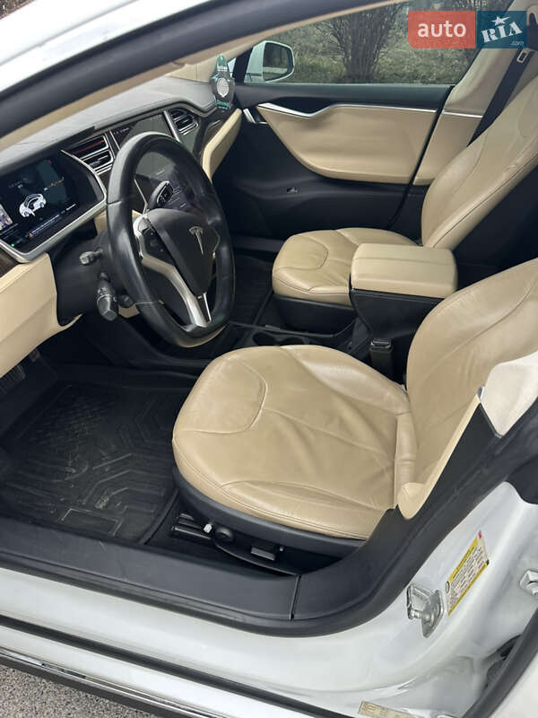 Лифтбек Tesla Model S 2013 в Киеве
