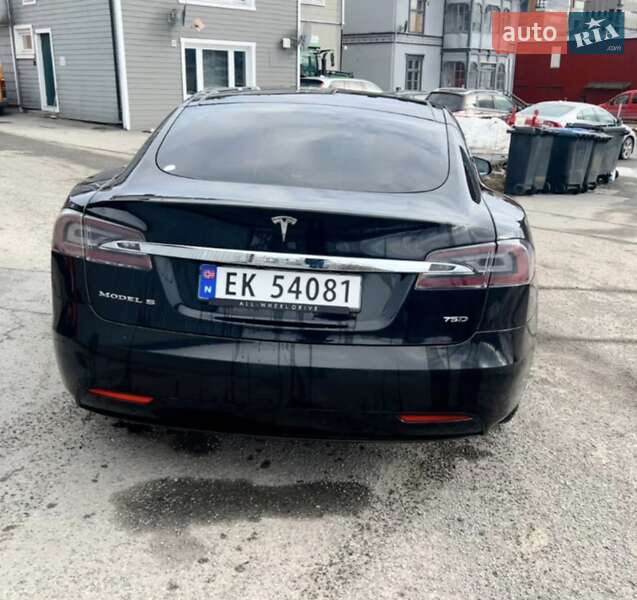 Лифтбек Tesla Model S 2017 в Лубнах