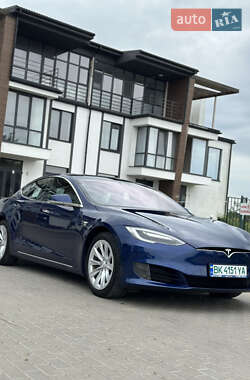 Лифтбек Tesla Model S 2016 в Ровно
