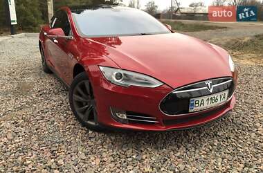 Лифтбек Tesla Model S 2014 в 