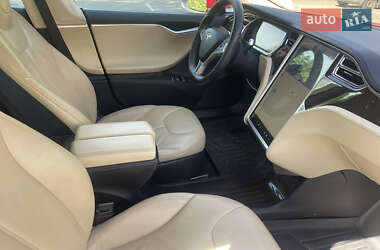 Лифтбек Tesla Model S 2013 в 