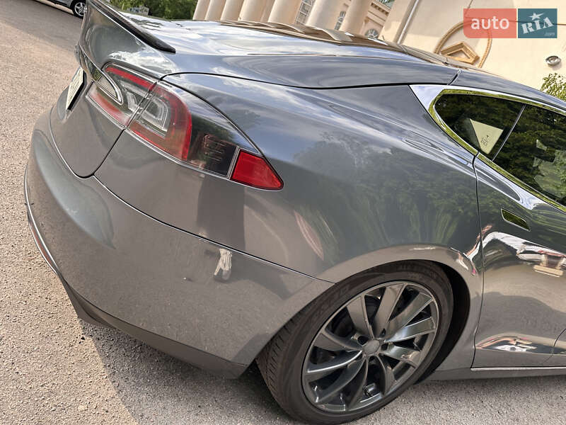 Ліфтбек Tesla Model S 2013 в Дніпрі