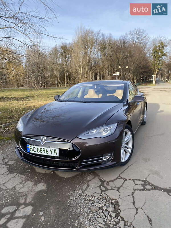Лифтбек Tesla Model S 2014 в Жовкве