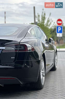 Лифтбек Tesla Model S 2014 в 