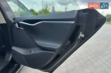 Лифтбек Tesla Model S 2014 в 