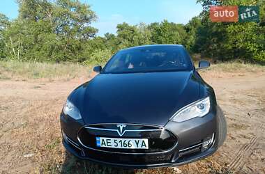 Лифтбек Tesla Model S 2015 в Каменском