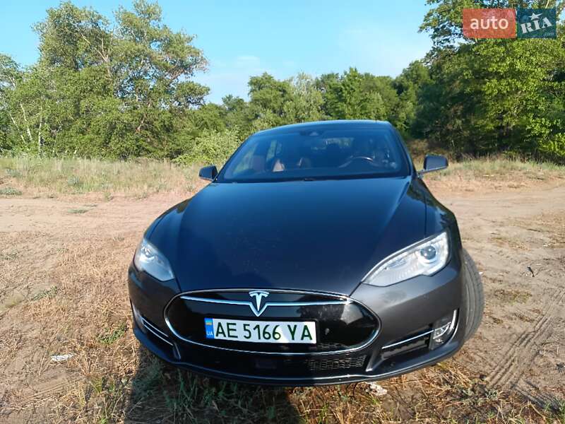 Tesla Model S 2015