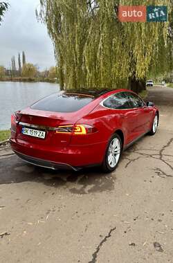 Ліфтбек Tesla Model S 2015 в 