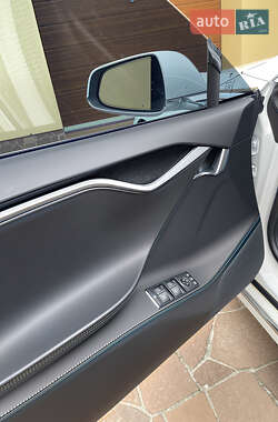 Лифтбек Tesla Model S 2020 в 