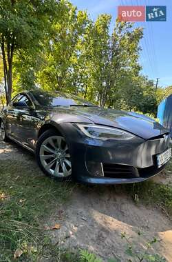 Лифтбек Tesla Model S 2016 в Киеве