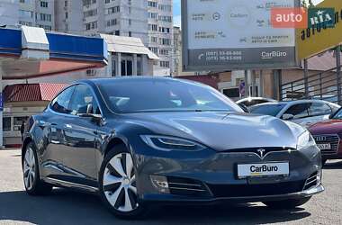 Tesla Model S 2020