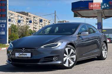 Tesla Model S 2020