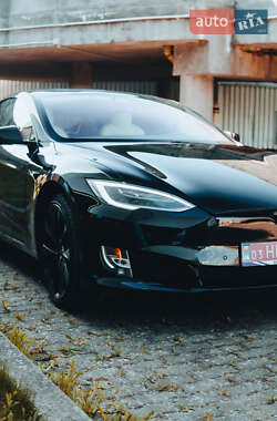 Ліфтбек Tesla Model S 2020 в 