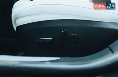 Ліфтбек Tesla Model S 2020 в 