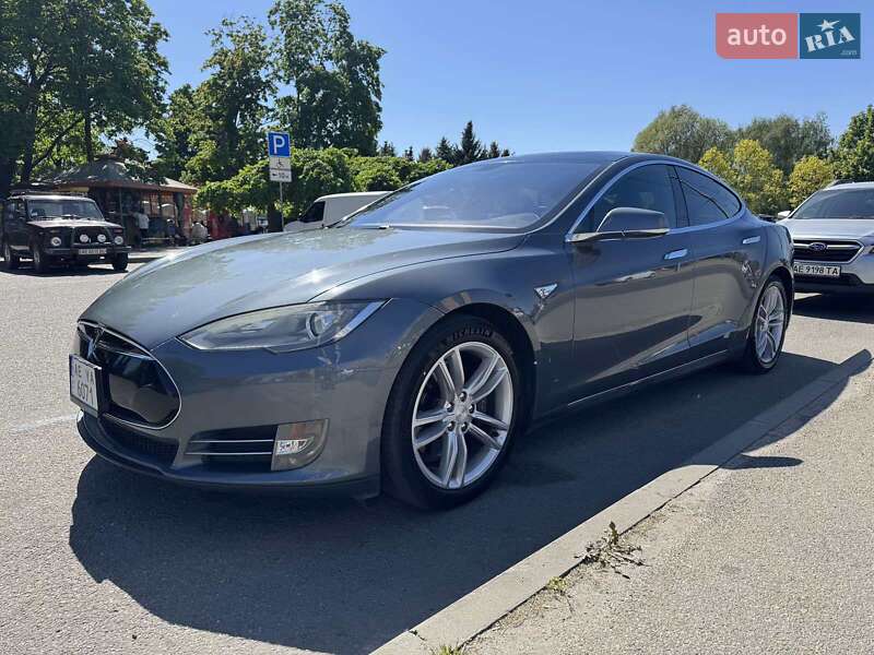 Лифтбек Tesla Model S 2013 в Днепре