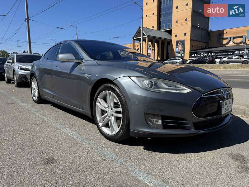 Лифтбек Tesla Model S 2013 в Днепре