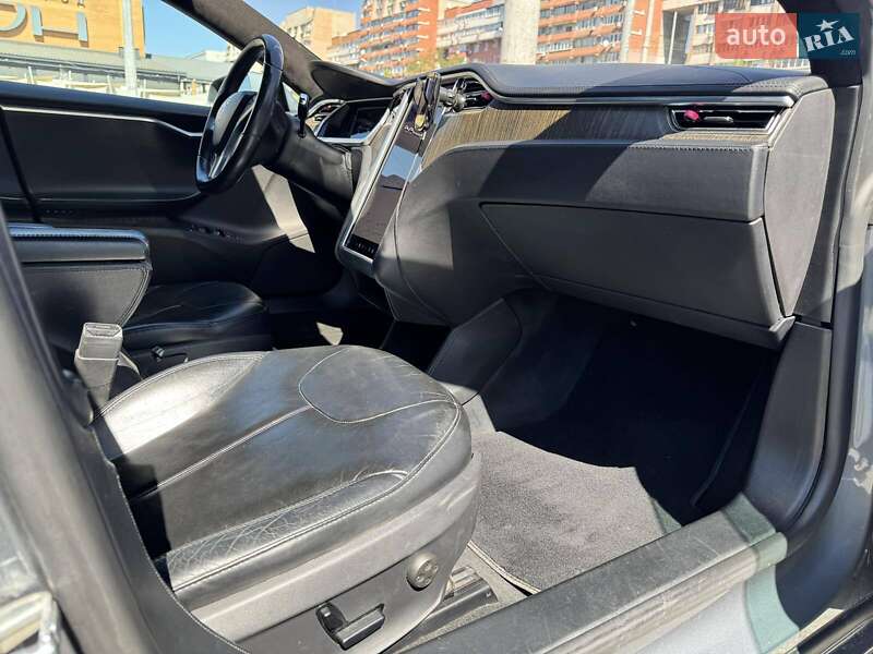 Лифтбек Tesla Model S 2013 в Днепре