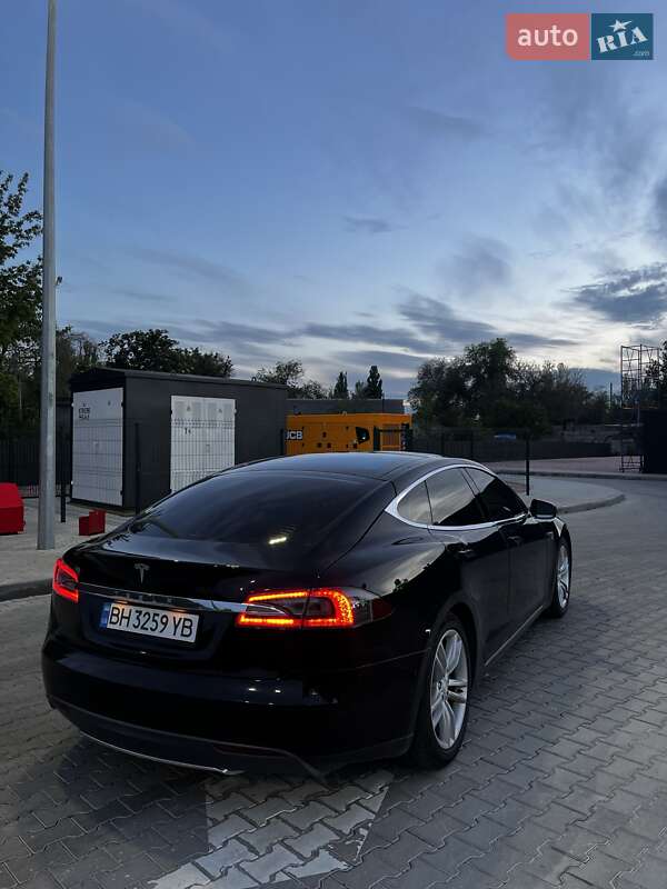Ліфтбек Tesla Model S 2013 в Одесі