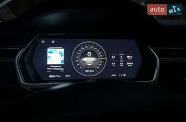 Лифтбек Tesla Model S 2013 в 