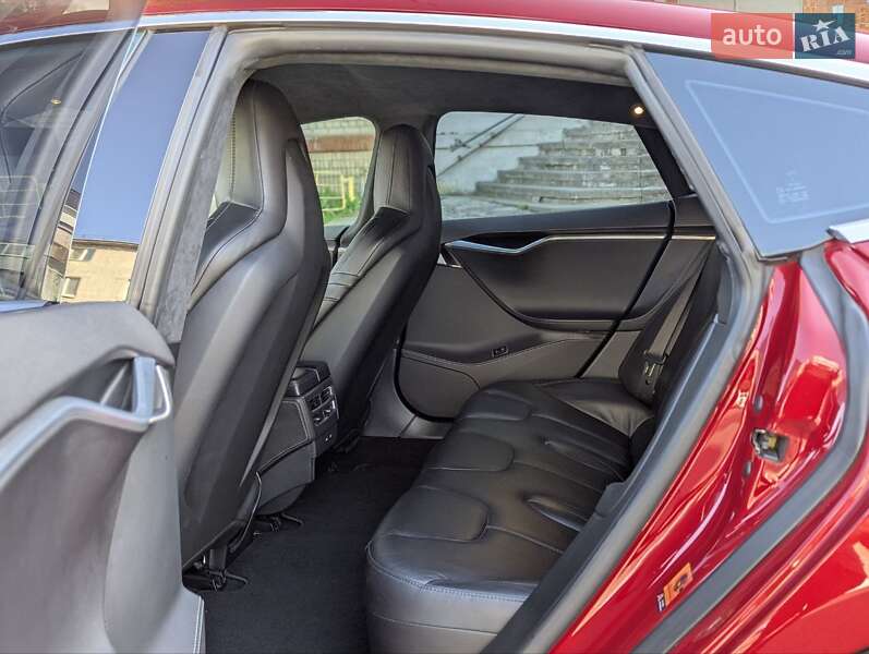 Ліфтбек Tesla Model S 2015 в Києві