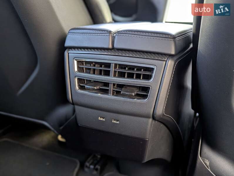 Лифтбек Tesla Model S 2015 в Киеве фото 31 Лифтбек Tesla Model S 2015 в Киеве