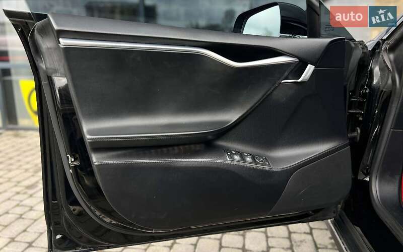 Ліфтбек Tesla Model S 2013 в Івано-Франківську