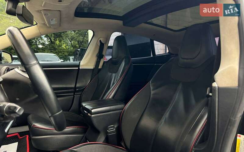 Ліфтбек Tesla Model S 2013 в Івано-Франківську