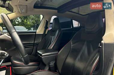 Лифтбек Tesla Model S 2013 в 