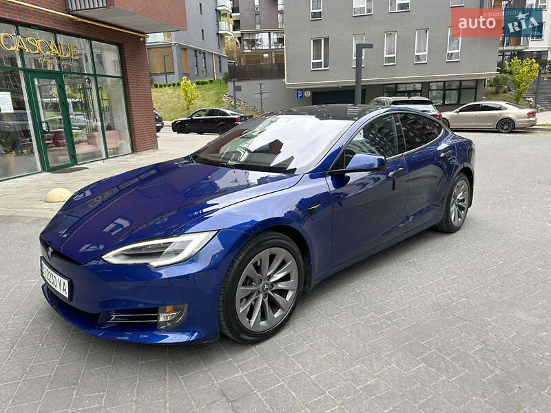 Лифтбек Tesla Model S 2020 в Львове