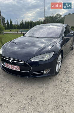 Лифтбек Tesla Model S 2014 в 