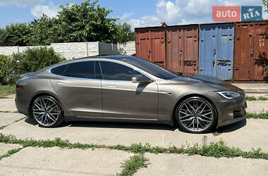 Лифтбек Tesla Model S 2016 в 
