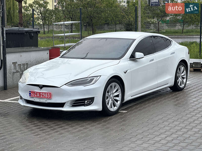 Лифтбек Tesla Model S 2016 в 