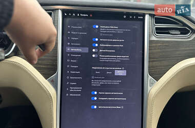 Лифтбек Tesla Model S 2016 в 