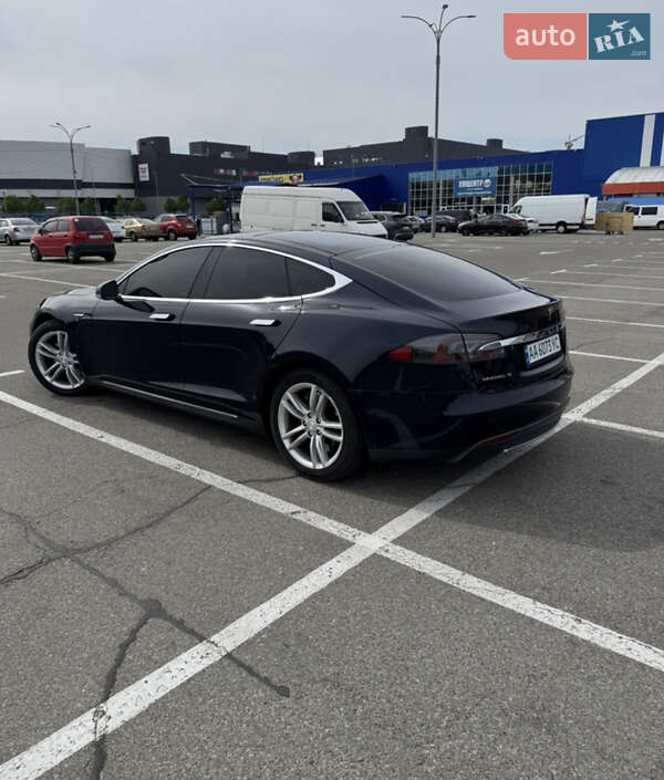 Лифтбек Tesla Model S 2014 в Киеве