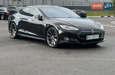 Лифтбек Tesla Model S 2015 в Ровно