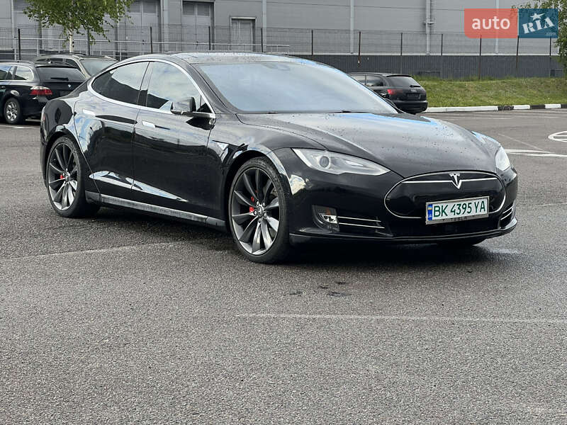 Tesla Model S 2015