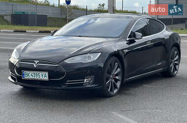 Tesla Model S 2015
