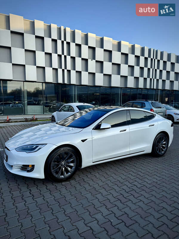 Лифтбек Tesla Model S 2020 в Одессе