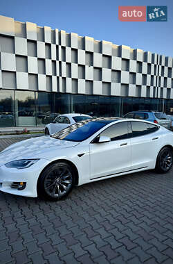Ліфтбек Tesla Model S 2020 в 