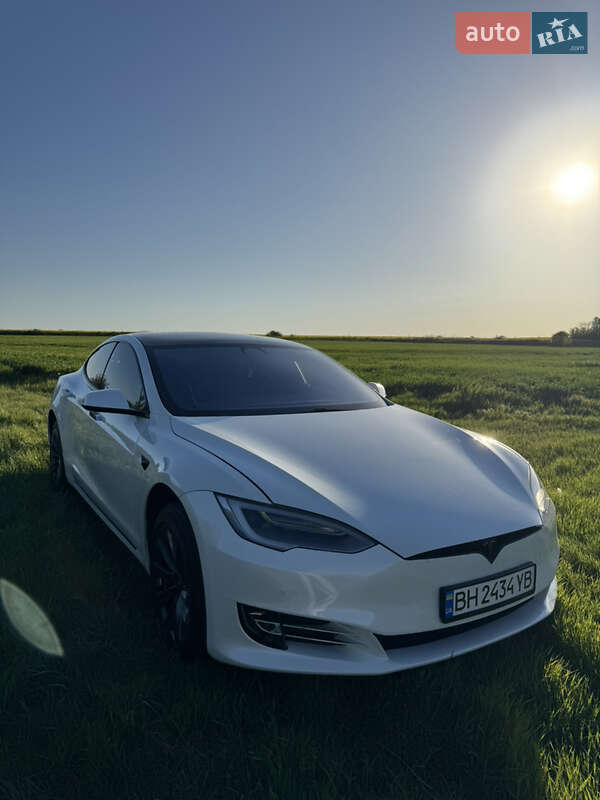 Лифтбек Tesla Model S 2020 в Одессе