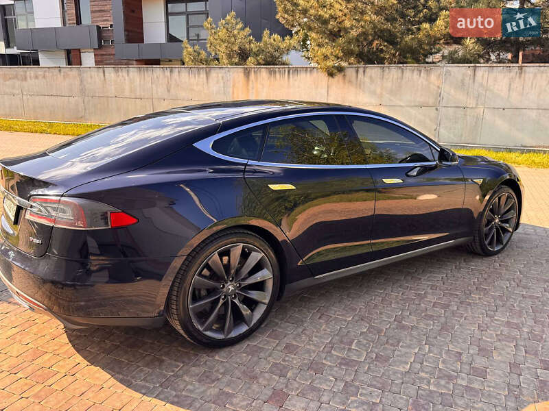 Лифтбек Tesla Model S 2013 в Черноморске