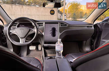 Лифтбек Tesla Model S 2013 в 