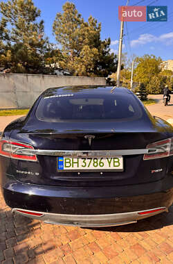 Лифтбек Tesla Model S 2013 в 