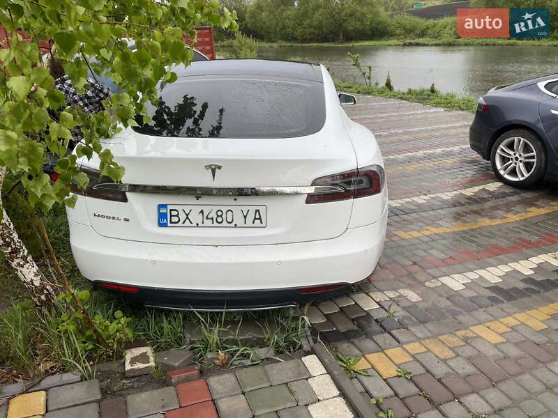 Tesla Model S 2014