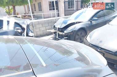 Лифтбек Tesla Model S 2014 в 