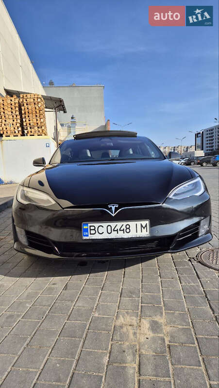 Лифтбек Tesla Model S 2017 в Львове
