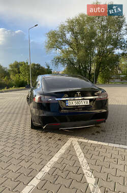 Лифтбек Tesla Model S 2014 в 